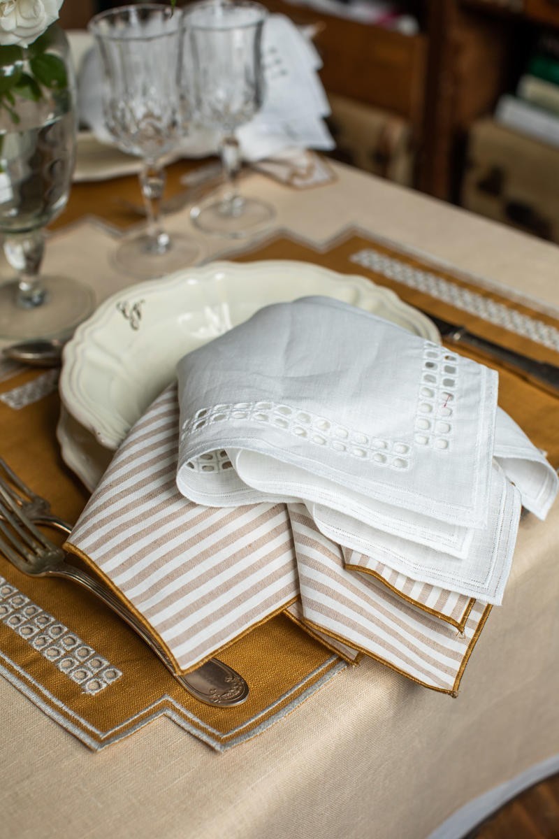 ERICA NAPKIN IN WHITE