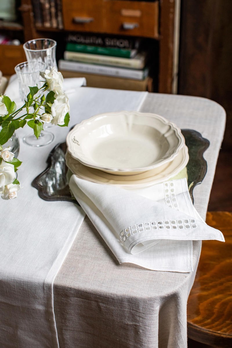 ERICA NAPKIN IN WHITE